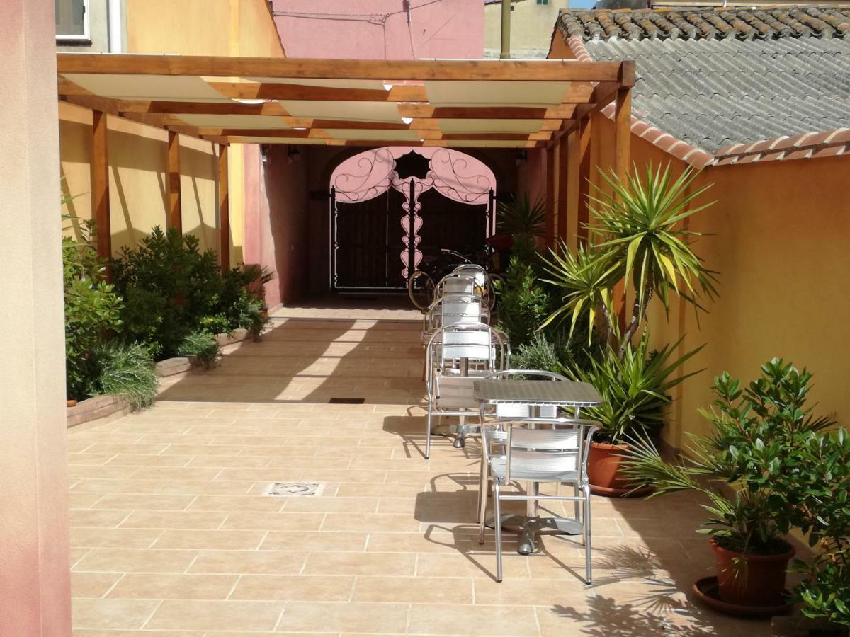 Gioia Guesthouse Cabras Exterior photo